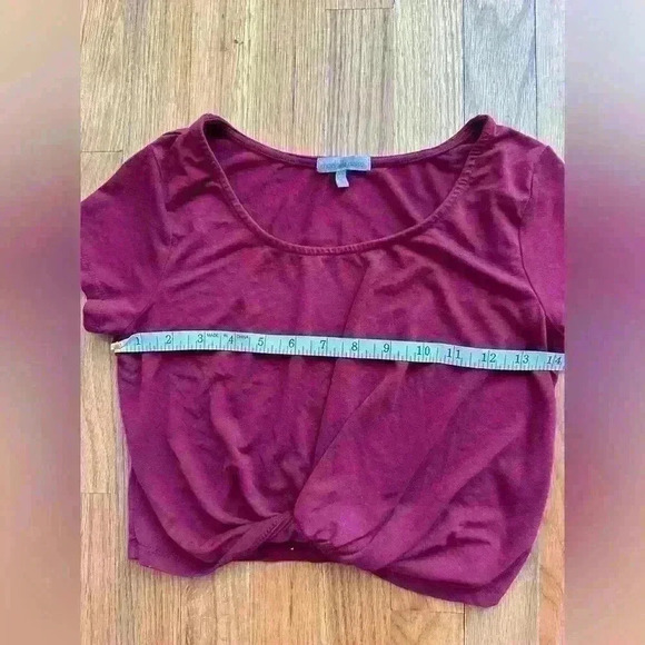 LIKE NEW Women's Summer Causal Short Sleeve Round Neck Crop Tops Twist Front Tee - Picture 3 of 4